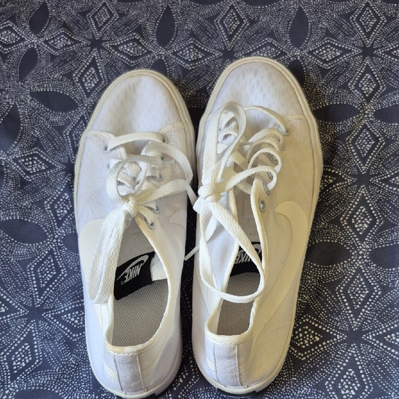 Nike White Women's Sneakers - Picture 2 of 7